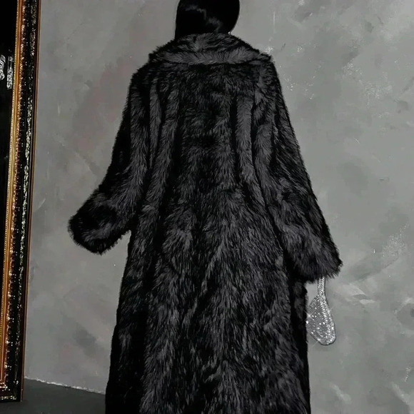 Black Women's Plus Size Luxury Extra Long Fluffy Coat - Picture 2 of 5
